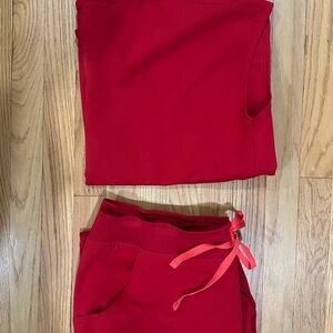 Winning Red Figs Scrub Set